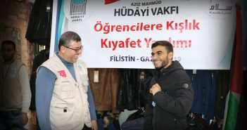 GAZZE’DE ÖĞRENCİLERE KIŞLIK KIYAFET YARDIMI